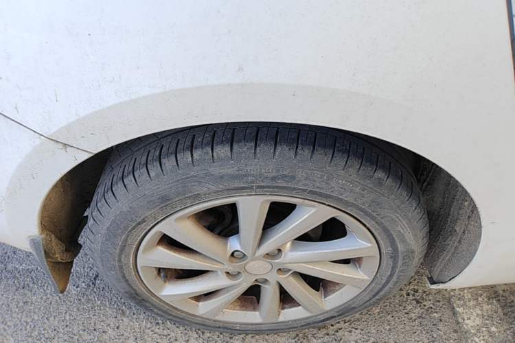 Used Buick Verano 2015 Sedan 15S Automatic Ambition Model Right Rear Wheel Hub
