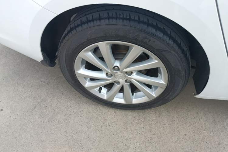 Used Buick Verano 2015 Sedan 15S Automatic Leading Model Right Rear Wheel Hub