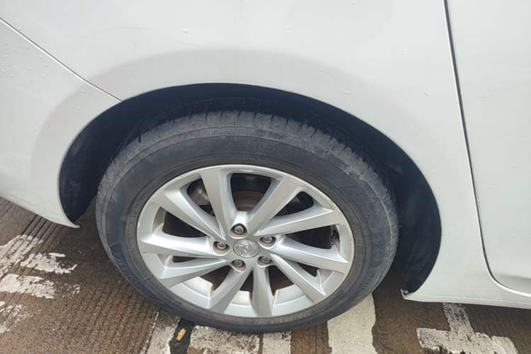 Used Buick Verano 2015 Sedan 15S Manual Leading Model Right Rear Wheel Hub