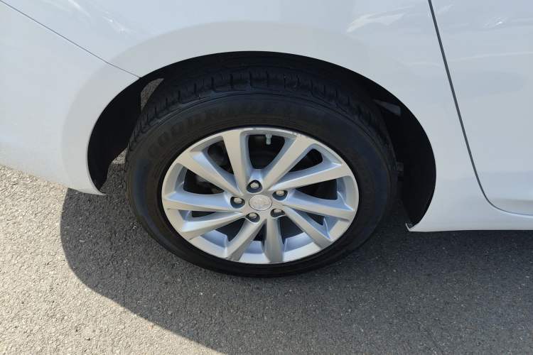 Used Buick Verano 2015 Sedan 15S Automatic Leading Model Right Rear Wheel Hub
