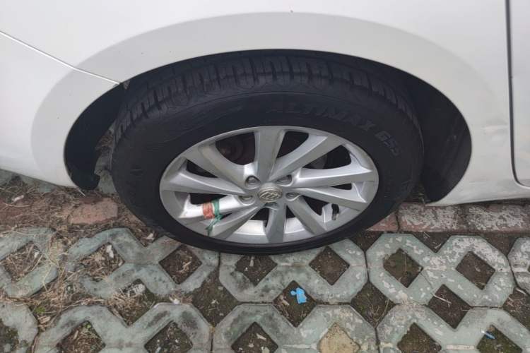Used Buick Verano 2015 Sedan 15S Automatic Leading Model Right Rear Wheel Hub