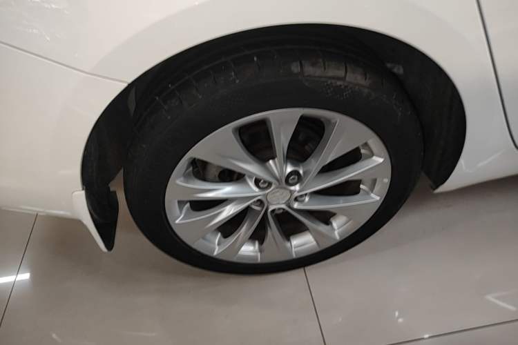 Used Buick Verano 2015 Sedan 20T Dual-Clutch Flagship Model Right Rear Wheel Hub