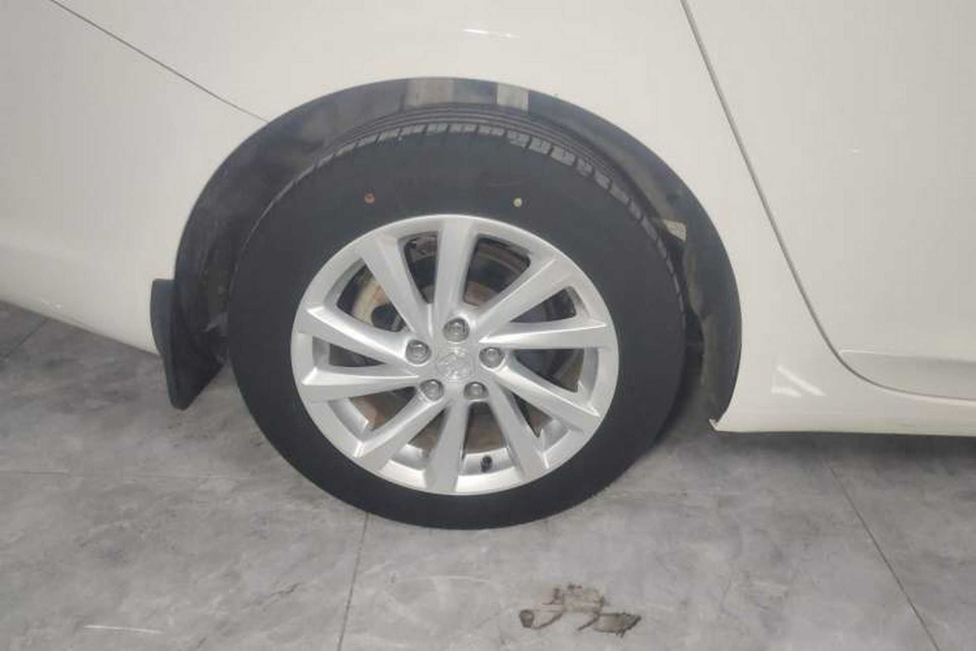 Used Buick Verano 2015 Sedan 15S Manual Entry-Level Model Right Rear Wheel Hub