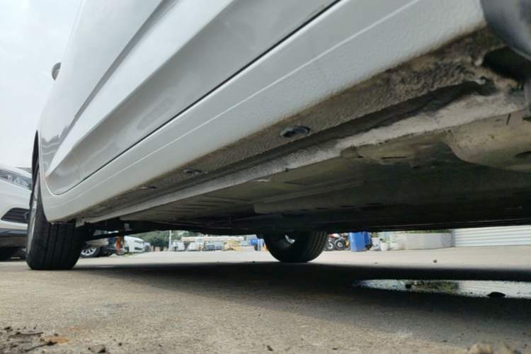 Used Buick Verano 2015 Sedan 20T Dual-Clutch Elite Model Right Side Sill