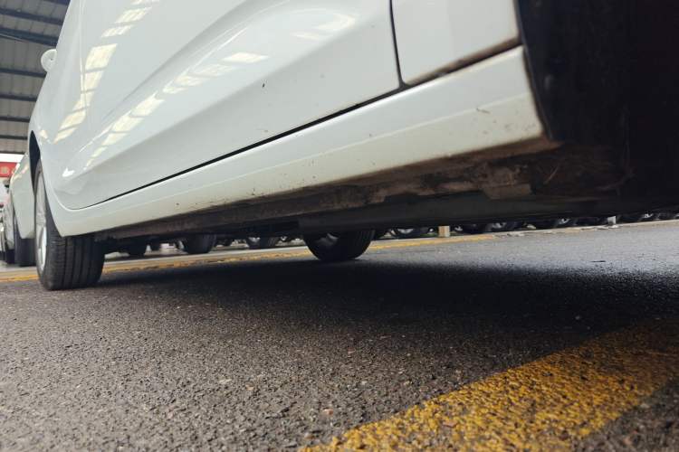 Used Buick Verano 2015 Sedan 20T Dual-Clutch Leading Model Right Side Sill