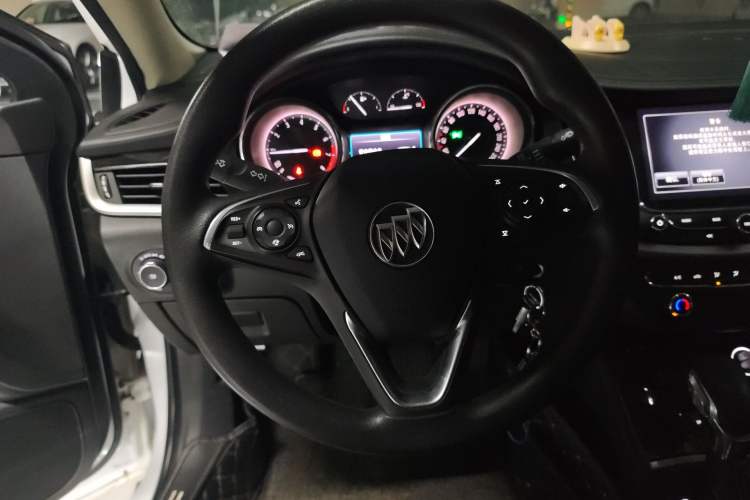 Used Buick Verano 2015 Sedan 20T Dual-Clutch Leading Model Steering Wheel