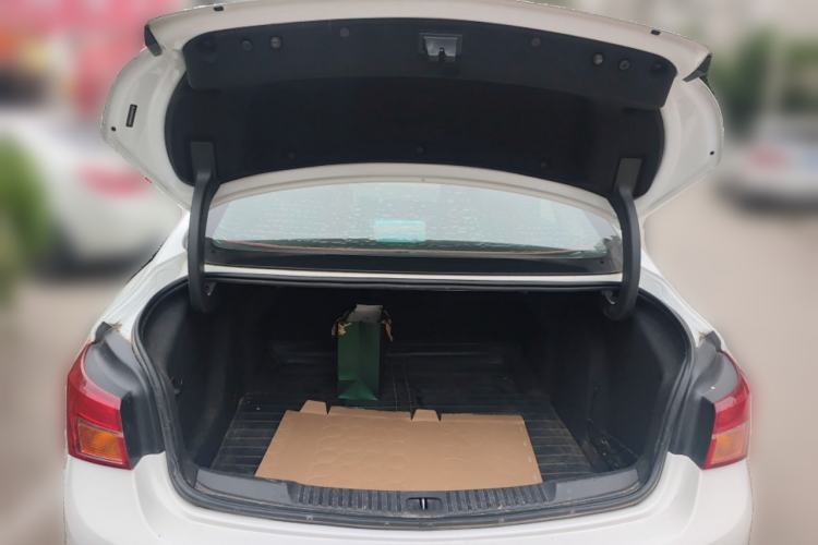 Used Buick Verano 2015 Sedan 20T Dual-Clutch Leading Model Trunk