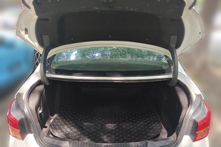 Used Buick Verano 2015 Sedan 20T Dual-Clutch Leading Model Trunk