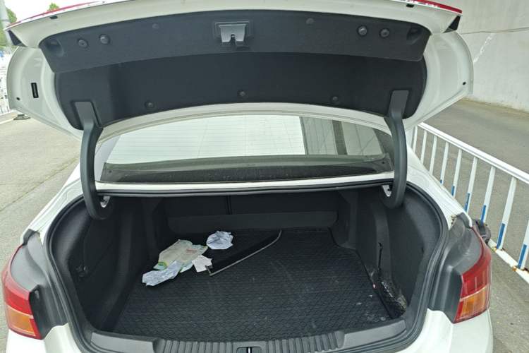 Used Buick Verano 2015 Sedan 20T Dual-Clutch Elite Model Trunk