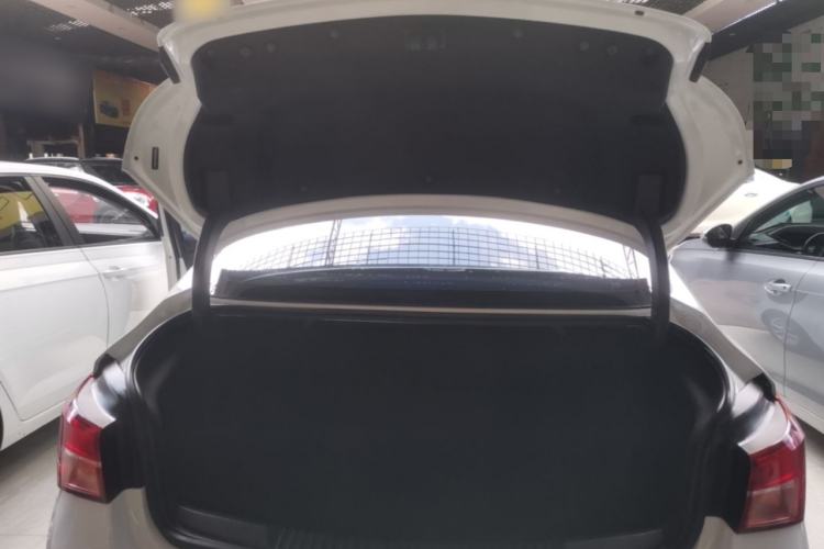 Used Buick Verano 2015 Sedan 20T Dual-Clutch Leading Model Trunk