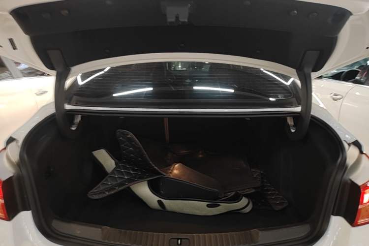Used Buick Verano 2015 Sedan 20T Dual-Clutch Flagship Model Trunk
