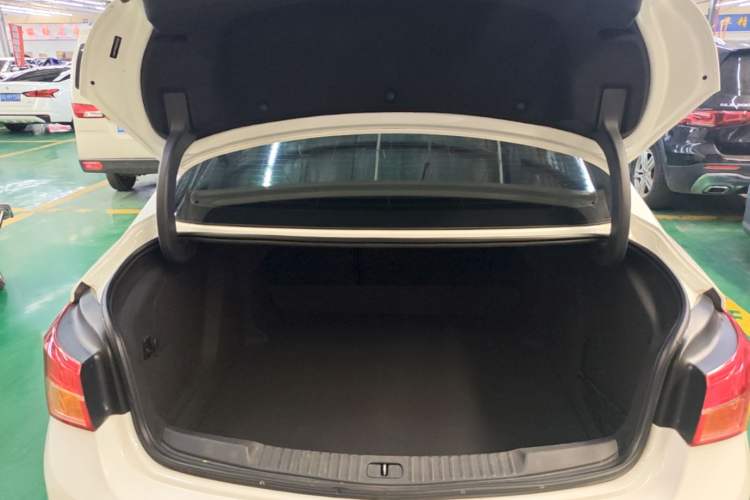 Used Buick Verano 2015 Sedan 20T Dual-Clutch Elite Model Trunk