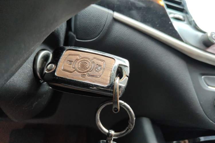 Used Buick Verano 2015 Sedan 20T Dual-Clutch Elite Model Vehicle Key