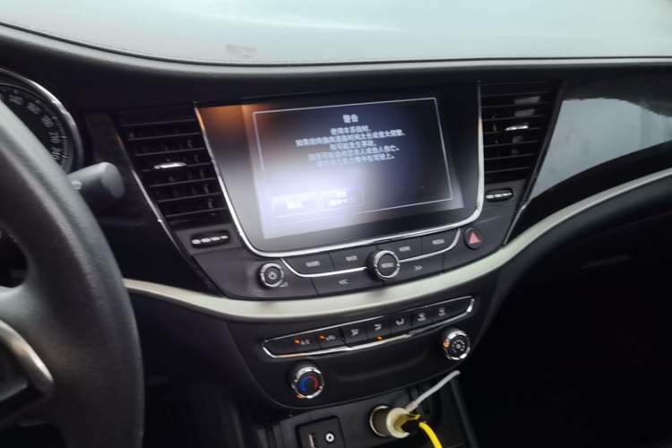 Used Buick Verano 2015 Sedan 20T Dual-Clutch Leading Model Audio And AC Panel