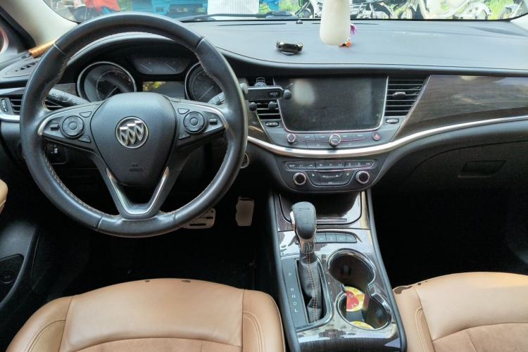 Used Buick Verano 2015 Sedan 20T Dual-Clutch Flagship Model Center Console