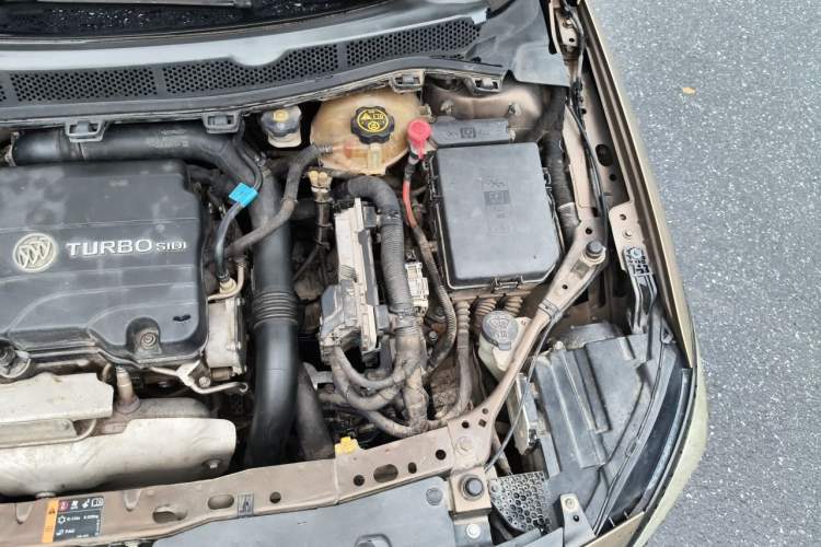 Used Buick Verano 2015 Sedan 20T Dual-Clutch Leading Model Engine Bay Left