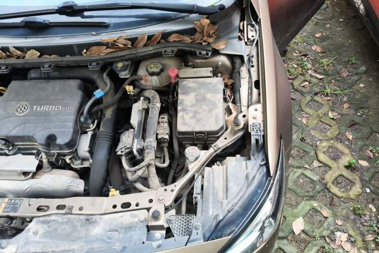 Used Buick Verano 2015 Sedan 20T Dual-Clutch Flagship Model Engine Bay Left