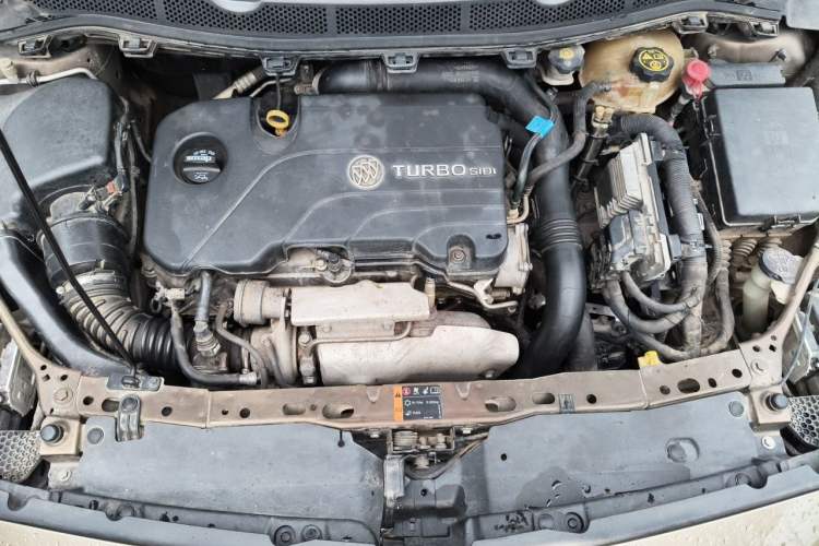 Used Buick Verano 2015 Sedan 20T Dual-Clutch Leading Model Engine Bay