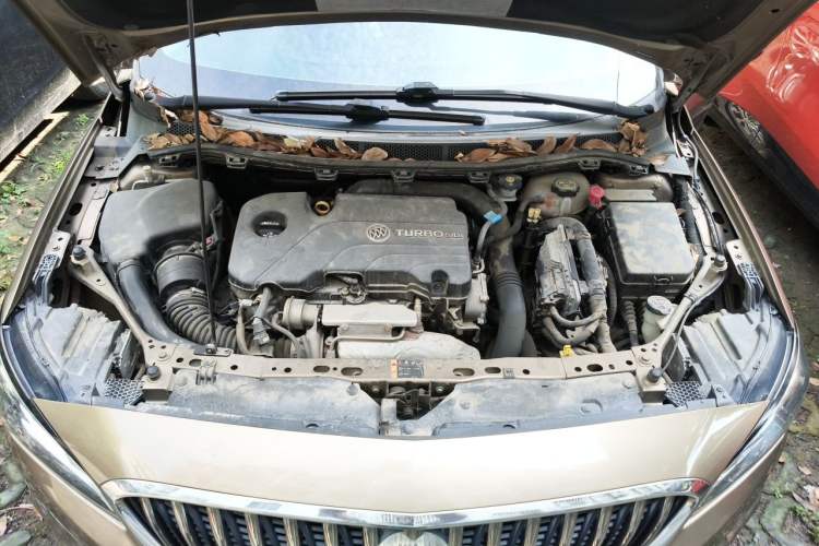 Used Buick Verano 2015 Sedan 20T Dual-Clutch Flagship Model Engine Bay