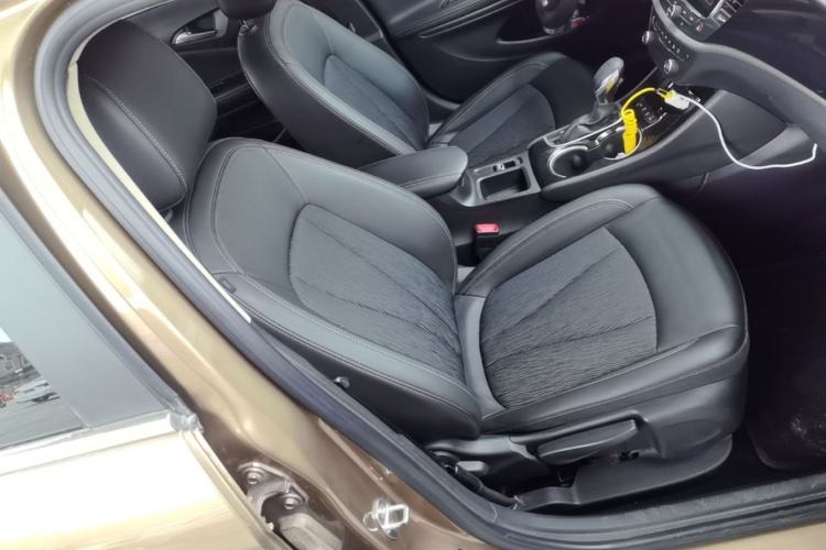 Used Buick Verano 2015 Sedan 20T Dual-Clutch Leading Model Right Front Seat