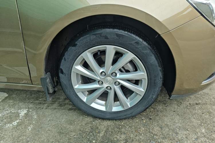 Used Buick Verano 2015 Sedan 15S Automatic Leading Model Right Front Wheel Hub