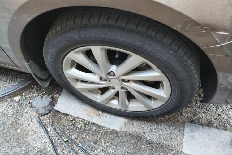 Used Buick Verano 2015 Sedan 15S Automatic Leading Model Right Front Wheel Hub