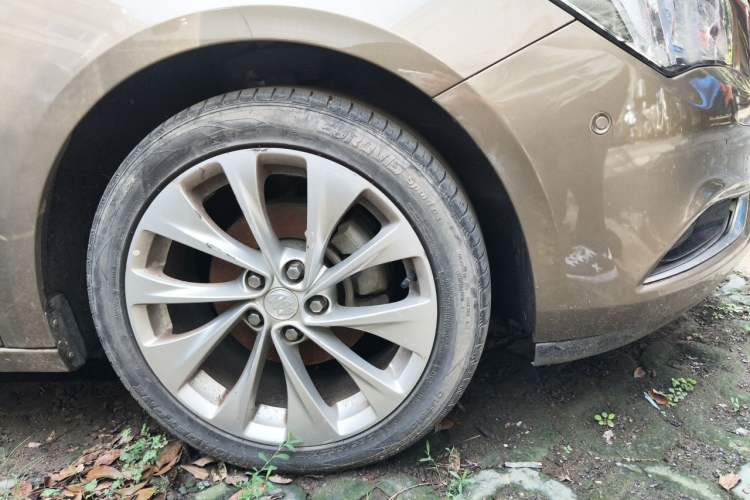 Used Buick Verano 2015 Sedan 20T Dual-Clutch Flagship Model Right Front Wheel Hub