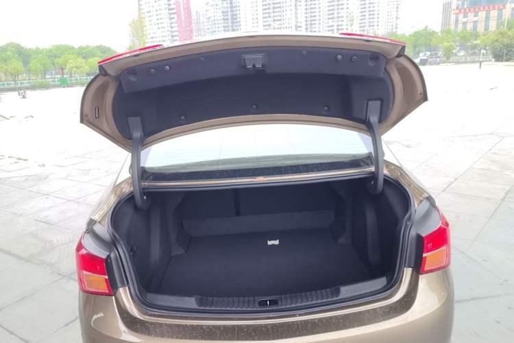 Used Buick Verano 2015 Sedan 20T Dual-Clutch Leading Model Trunk
