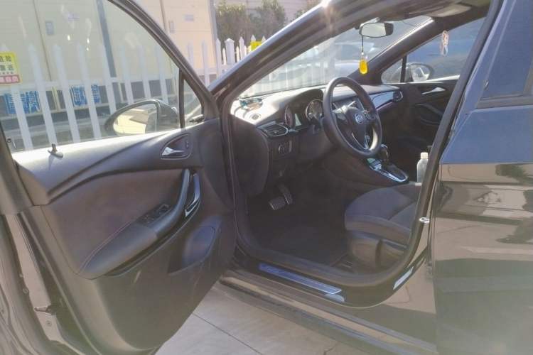 Used Buick Verano 2016 Two-Door GS 20T Dual-Clutch Haoting Sporty Model Driver Seat