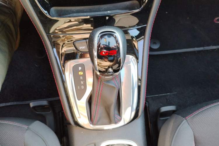 Used Buick Verano 2016 Two-Door GS 20T Dual-Clutch Haoting Sporty Model Gear Lever