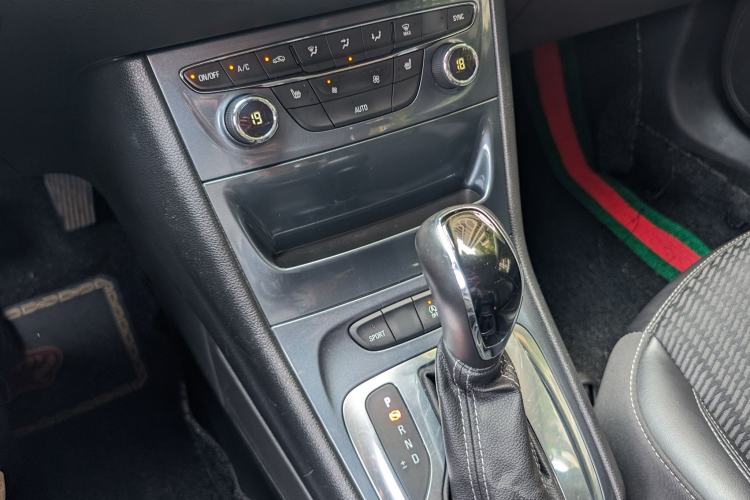 Used Buick Verano 2016 Hatchback 15S Automatic Leading Model Audio And AC Panel