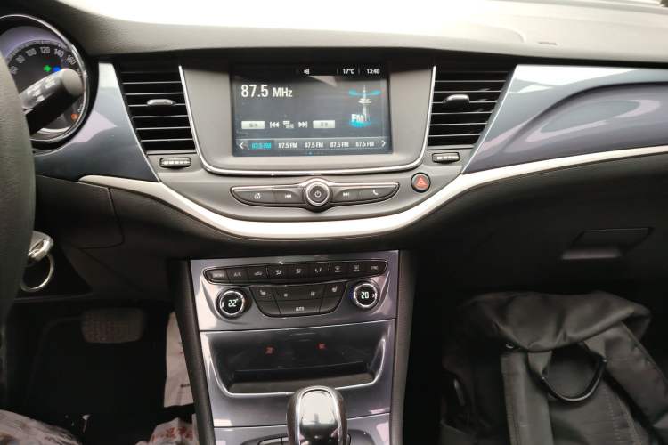 Used Buick Verano 2016 Hatchback 15S Automatic Leading Model Audio And AC Panel