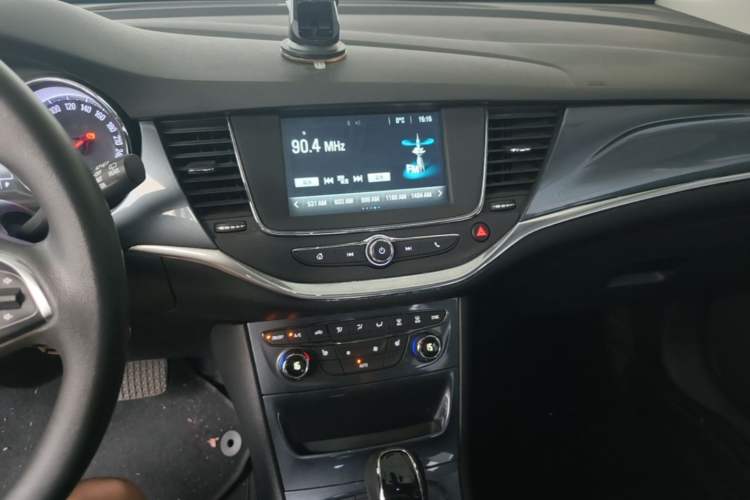Used Buick Verano 2016 Hatchback 15S Automatic Leading Model Audio And AC Panel