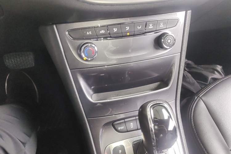 Used Buick Verano 2016 Hatchback 15S Automatic Ambition Model Audio And AC Panel