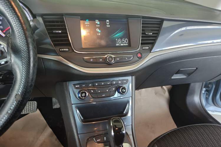 Used Buick Verano 2016 Hatchback 15S Automatic Leading Model Audio And AC Panel