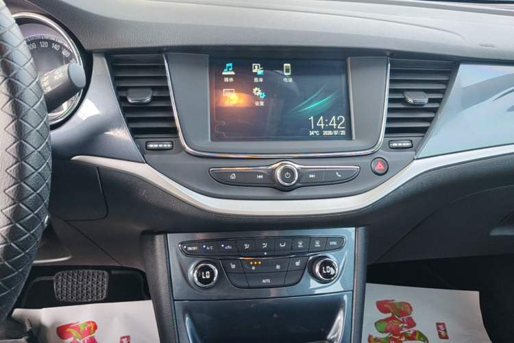 Used Buick Verano 2016 Hatchback 15S Automatic Leading Model Audio And AC Panel