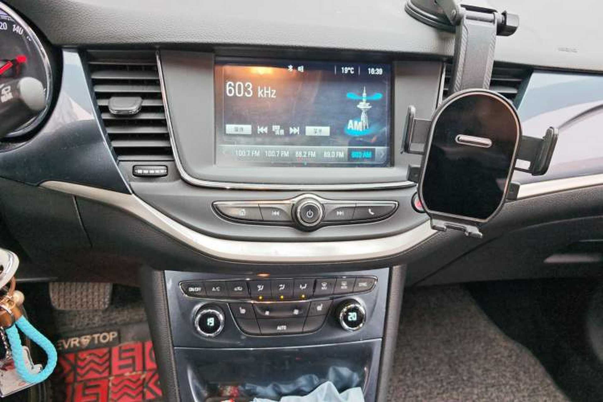 Used Buick Verano 2016 Hatchback 15S Automatic Leading Model Audio And AC Panel