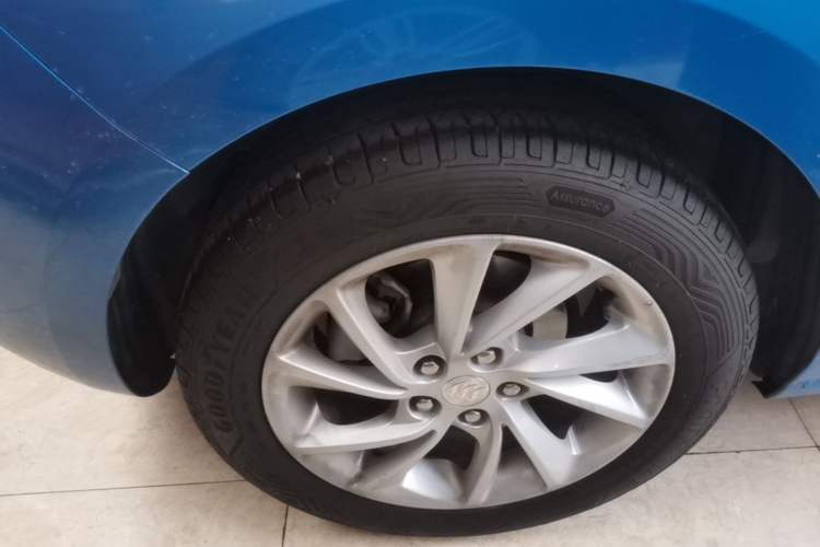 Used Buick Verano 2016 Hatchback 15S Automatic Leading Model Exterior 5