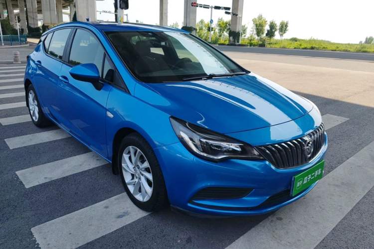 Used Buick Verano 2016 Hatchback 15S Automatic Leading Model Front Right 45 Deg