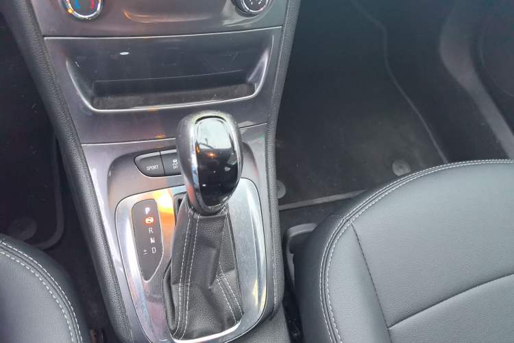 Used Buick Verano 2016 Hatchback 15S Automatic Ambition Model Gear Lever
