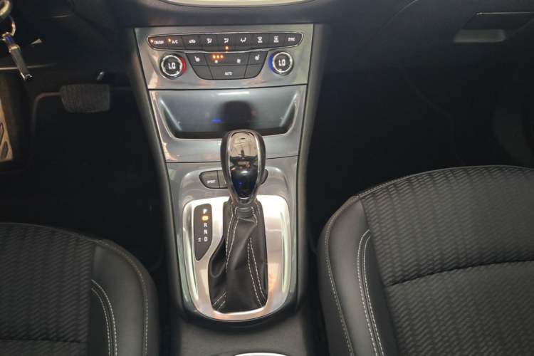 Used Buick Verano 2016 Hatchback 15S Automatic Leading Model Gear Lever