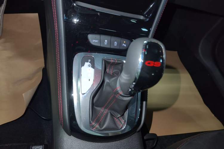 Used Buick Verano 2016 Hatchback GS 20T Dual-Clutch Passionate Sporty Model Gear Lever