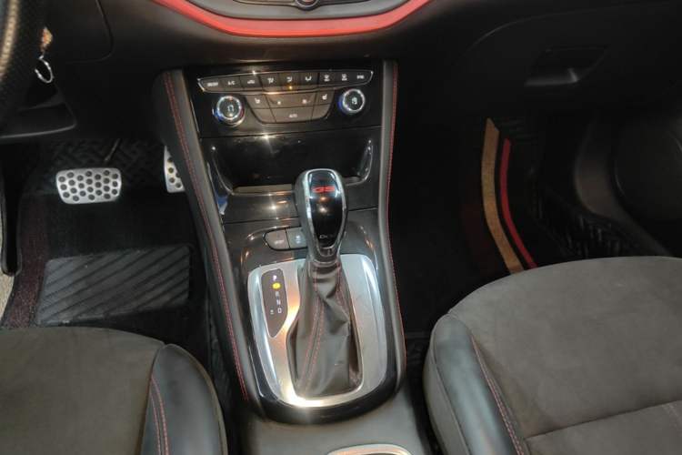 Used Buick Verano 2016 Hatchback GS 20T Dual-Clutch Passionate Sporty Model Gear Lever