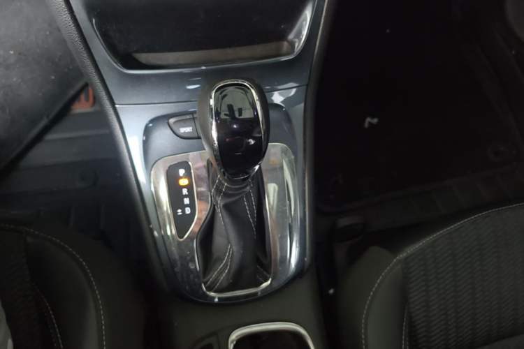 Used Buick Verano 2016 Hatchback 15S Automatic Leading Model Gear Lever