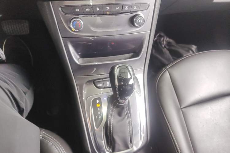 Used Buick Verano 2016 Hatchback 15S Automatic Ambition Model Gear Lever