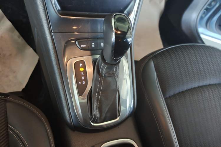 Used Buick Verano 2016 Hatchback 15S Automatic Leading Model Gear Lever