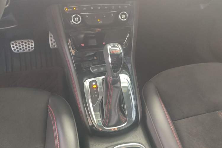 Used Buick Verano 2016 Hatchback GS 20T Dual-Clutch Passionate Sporty Model Gear Lever