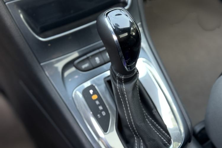 Used Buick Verano 2016 Hatchback 15S Automatic Leading Model Gear Lever