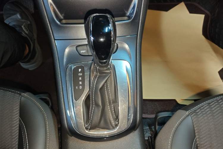 Used Buick Verano 2016 Hatchback 15S Automatic Leading Model Gear Lever