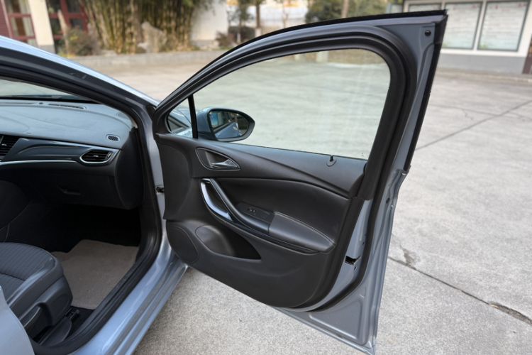 Used Buick Verano 2016 Hatchback 15S Automatic Leading Model Interior 4